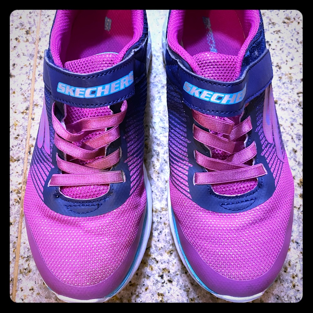 Girls Skechers No Tie Shoes